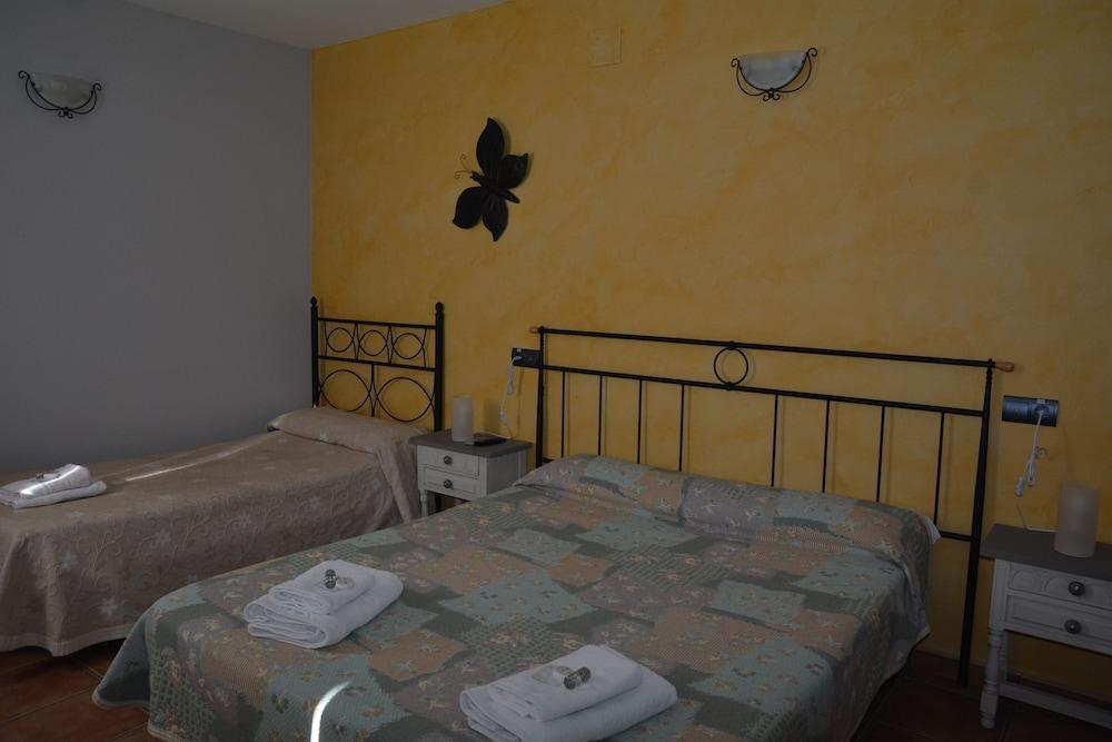 Hotel Restaurante Vinas Viejas Fuentes de Ayodar Экстерьер фото